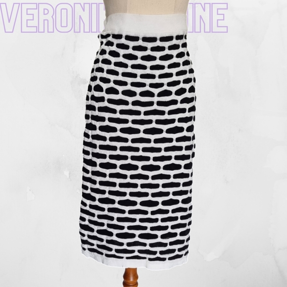 Veronika Maine Dresses & Skirts - Veronika Maine Black & White Geometric Knit Pencil Skirt Size M